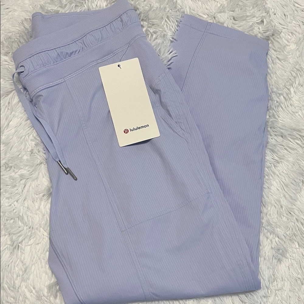 lululemon athletica dance studio mid rise crop size 6